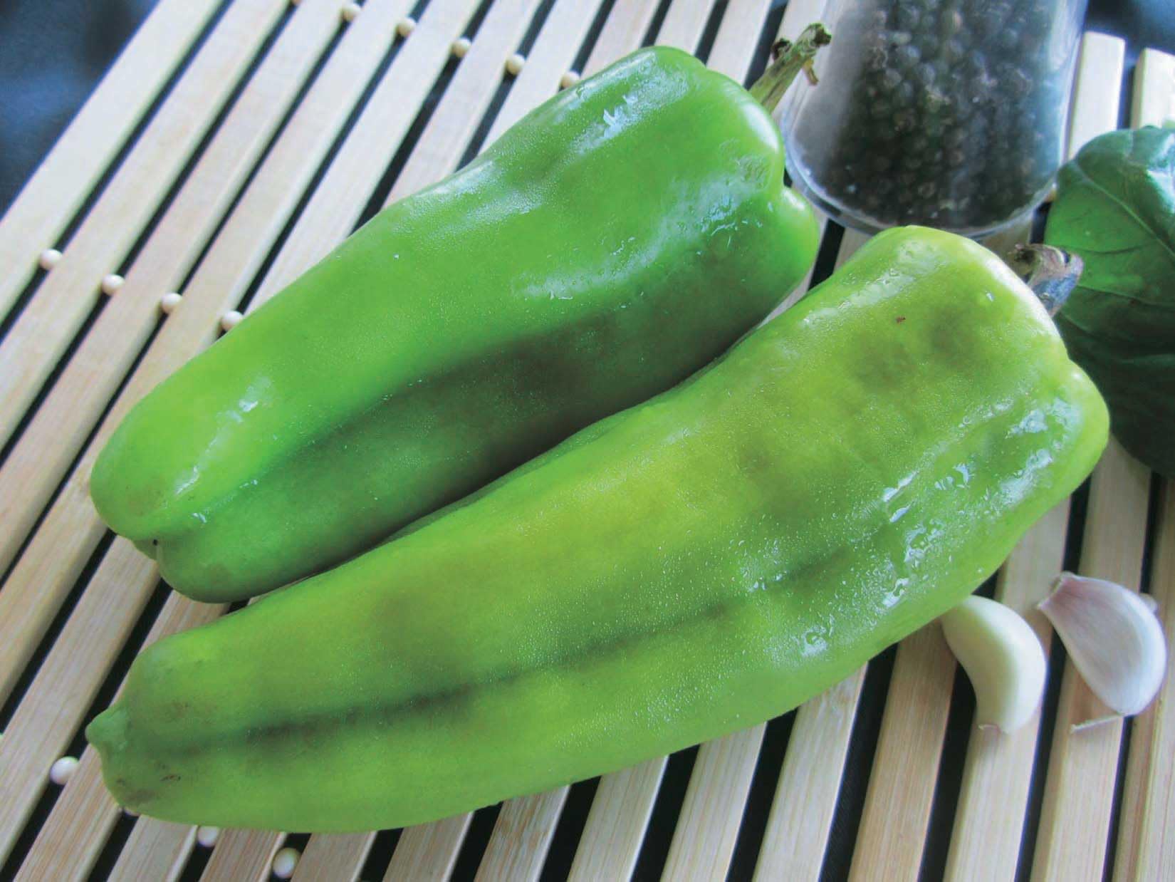 An image of the plant grown with seed for Aruba Stuffing Hybrid Pepper Seeds - Lime Green, Perfect for Stuffing, Roasting & Grilling, Ideal for Patio Gardening, Non-GMO